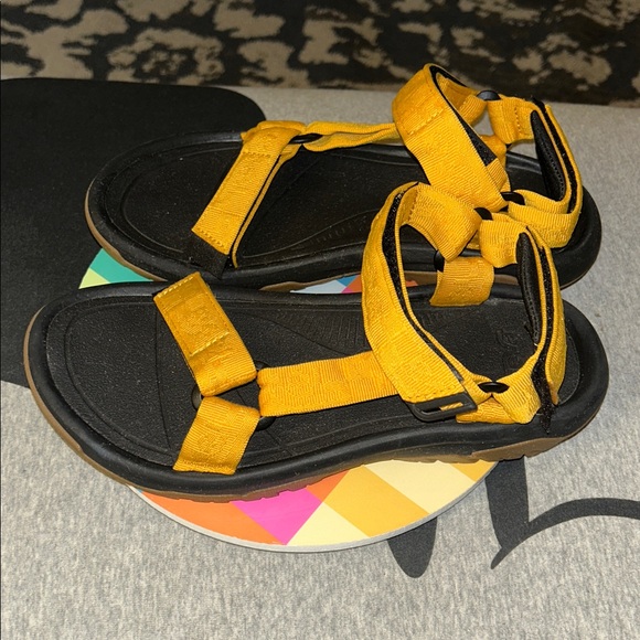 New Mustard color Tevas unisex men’s sz 8/womens sz 9.5 - Picture 10 of 15